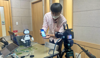 신입직원 로봇 '리쿠'와 함께한 스마트워크위원회 정기모임